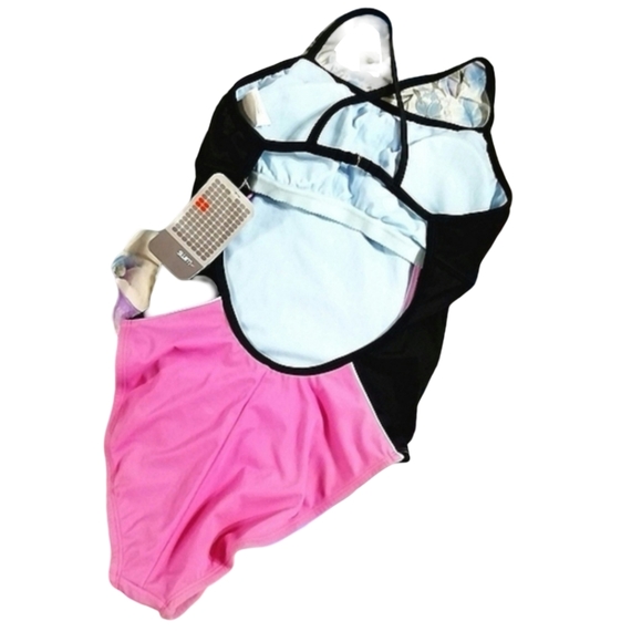 NWT! Nike One Piece Swimsuit - Picture 2 of 13